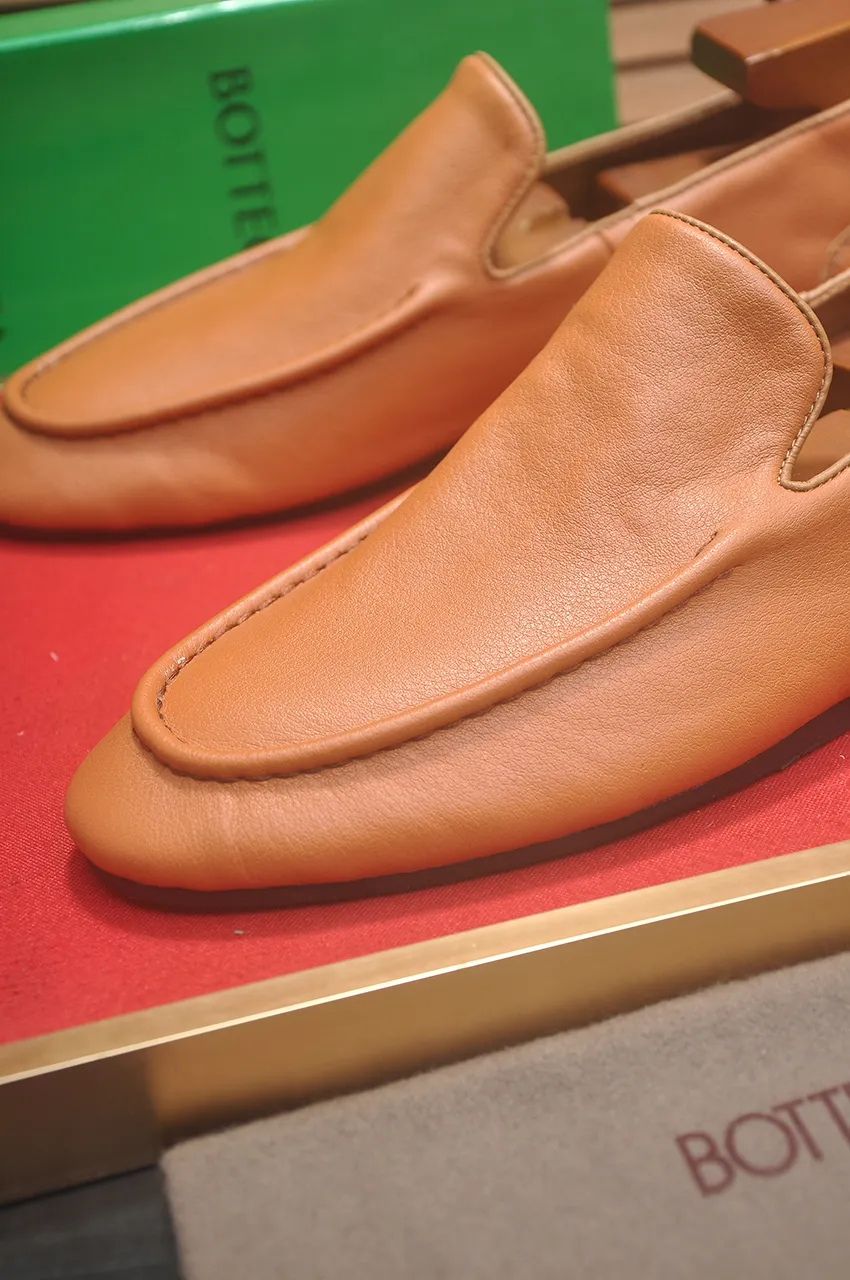 Men's shoes 💰460💶 [Botteg Venetta (BV)] (wallet shoes) exclusive new model official website new model The upper is made of high-quality top calfskin. Delicate feel and flowing luxurious texture. Tailored for refined men to create a noble aura. Delicate and regular Mark hand stitching. Smooth lines. Full sheepskin lining, comfortable to wash sweat. 38-44